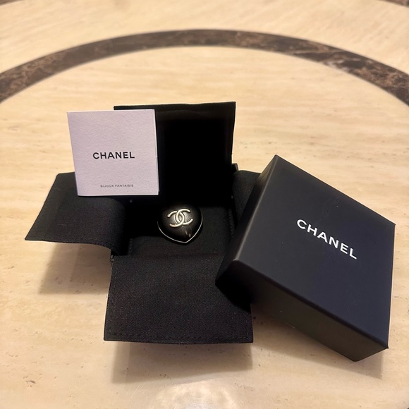 New Auth Chanel Black Leather Heart Brooch - Picture 4 of 4